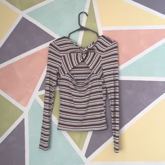 Cute tight top from Hollister! - Picture 2 of 2